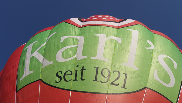 Ballonwerbung auf Heißluftballon