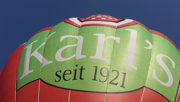 Ballonwerbung auf Heißluftballon